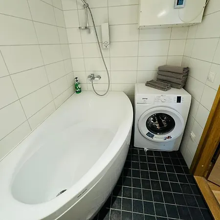 Raatuse 85 Deluxe * Ταρτού